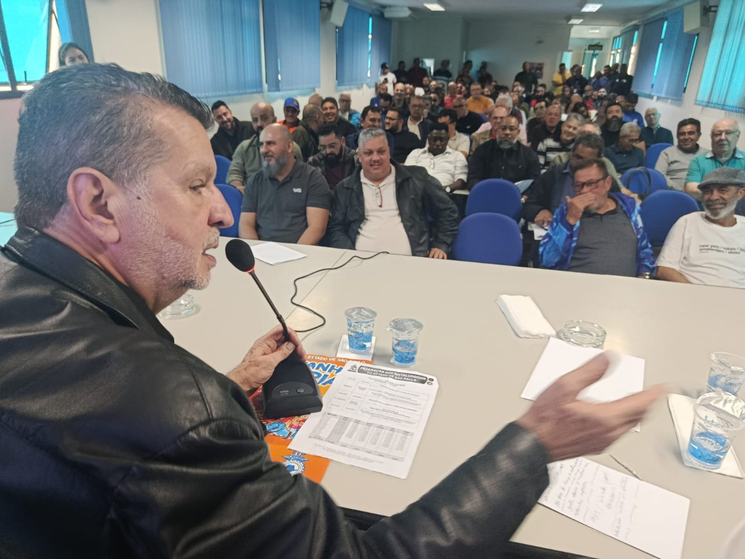 Metalúrgicos de SP debatem conjuntura, pauta de reivindicações e ...