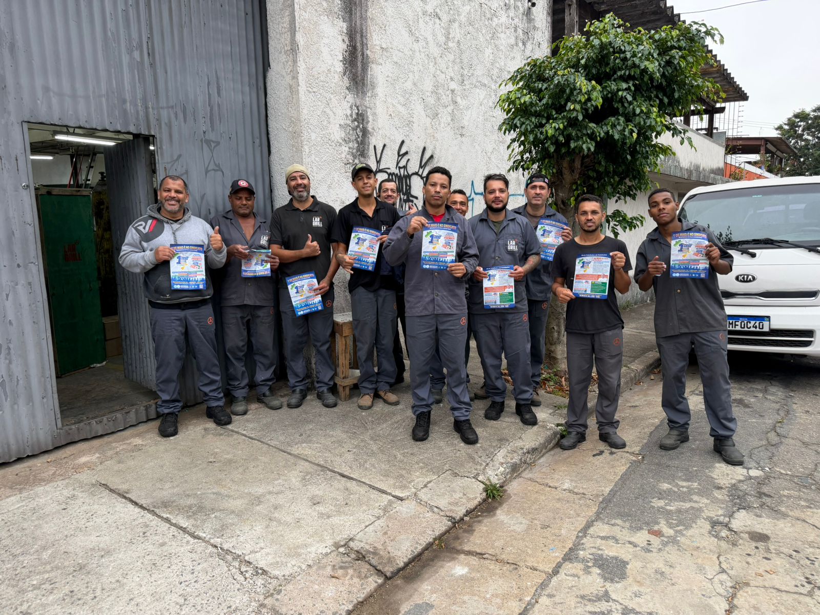 Trabalhadores da LARGRILL, base do Teco e Marta, antenados no #1Maio2026