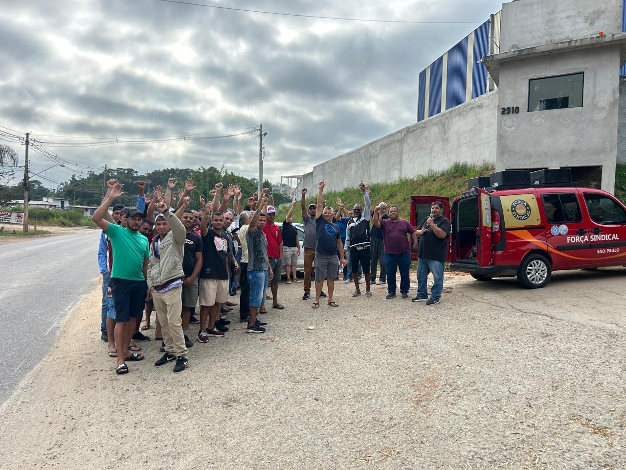 Greve na Montepino - ação do diretor Donizeti, com apoio do diretor Jesus